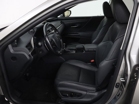 Lexus ES 300h Comfort Line | Schuifdak | Leder | Stoelverwarming | Adaptive cruise | Carplay | Camera | Memory | Keyless | Full LED
