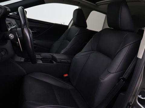 Lexus ES 300h Comfort Line | Schuifdak | Leder | Stoelverwarming | Adaptive cruise | Carplay | Camera | Memory | Keyless | Full LED