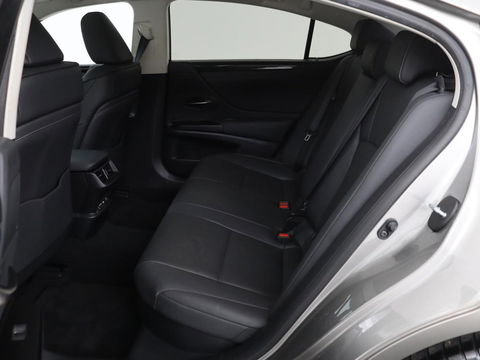Lexus ES 300h Comfort Line | Schuifdak | Leder | Stoelverwarming | Adaptive cruise | Carplay | Camera | Memory | Keyless | Full LED