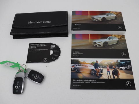 Mercedes-Benz A-Klasse 180 Business Solution AMG | Panoramadak | Stoelverwarming | Carplay | Leder/Alcantara | Camera | Widescreen | Full LED