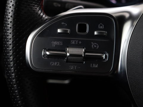 Mercedes-Benz A-Klasse 180 Business Solution AMG | Panoramadak | Stoelverwarming | Carplay | Leder/Alcantara | Camera | Widescreen | Full LED