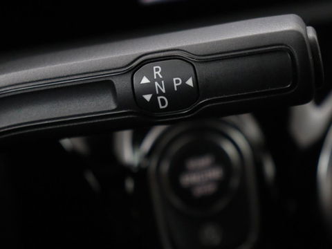 Mercedes-Benz A-Klasse 180 Business Solution AMG | Panoramadak | Stoelverwarming | Carplay | Leder/Alcantara | Camera | Widescreen | Full LED