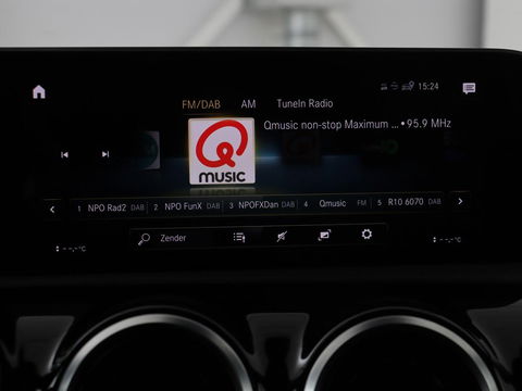 Mercedes-Benz A-Klasse 180 Business Solution AMG | Panoramadak | Stoelverwarming | Carplay | Leder/Alcantara | Camera | Widescreen | Full LED
