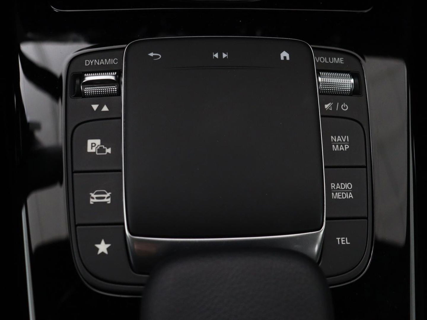 Mercedes-Benz A-Klasse 180 Business Solution AMG | Panoramadak | Stoelverwarming | Carplay | Leder/Alcantara | Camera | Widescreen | Full LED