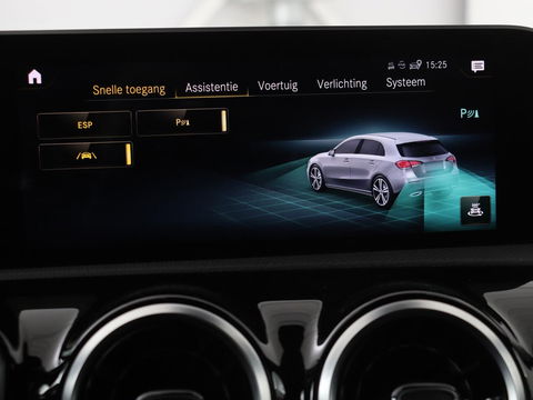 Mercedes-Benz A-Klasse 180 Business Solution AMG | Panoramadak | Stoelverwarming | Carplay | Leder/Alcantara | Camera | Widescreen | Full LED