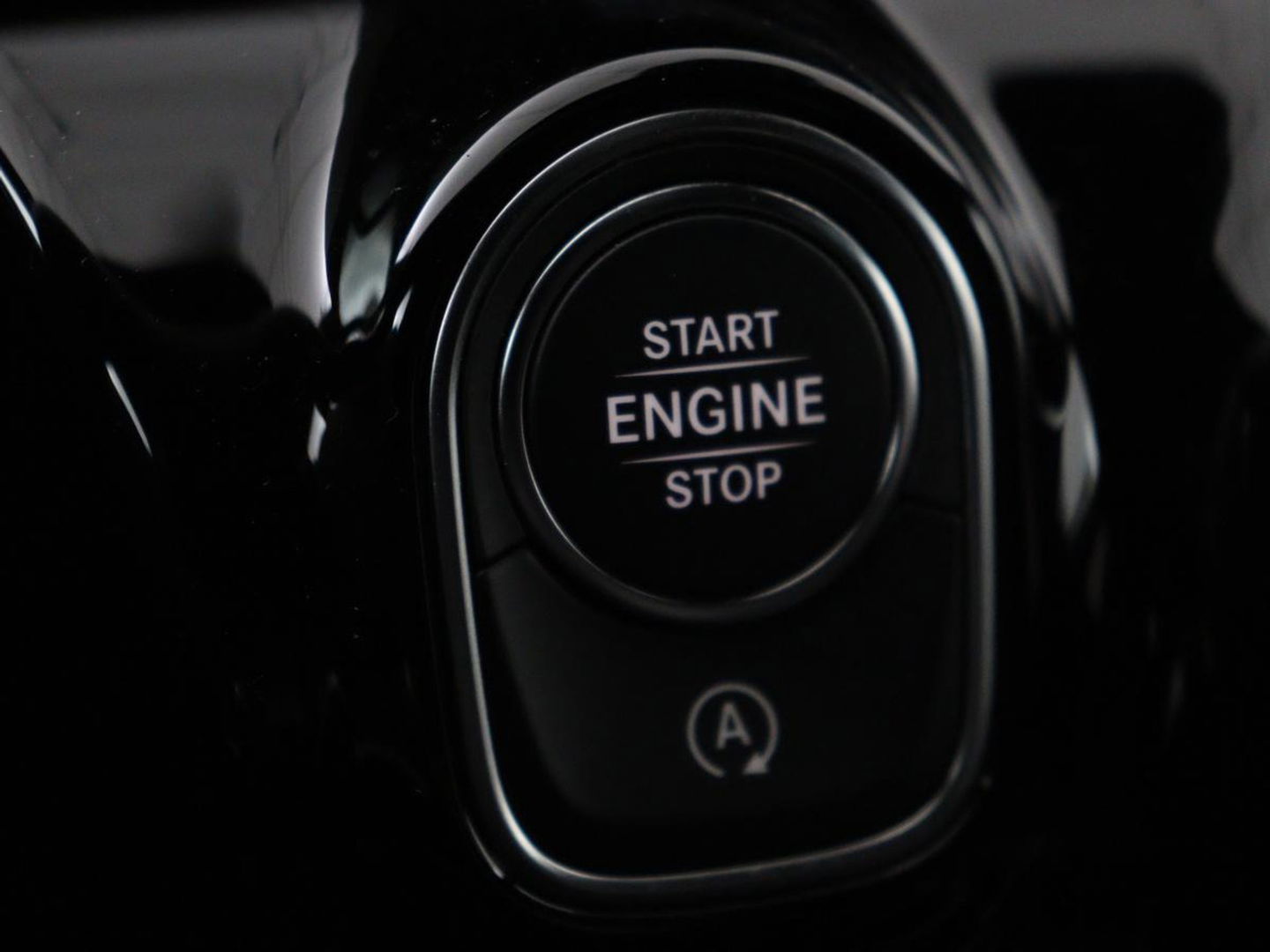 Mercedes-Benz A-Klasse 180 Business Solution AMG | Panoramadak | Stoelverwarming | Carplay | Leder/Alcantara | Camera | Widescreen | Full LED