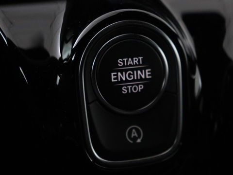 Mercedes-Benz A-Klasse 180 Business Solution AMG | Panoramadak | Stoelverwarming | Carplay | Leder/Alcantara | Camera | Widescreen | Full LED