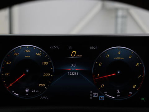 Mercedes-Benz A-Klasse 180 Business Solution AMG | Panoramadak | Stoelverwarming | Carplay | Leder/Alcantara | Camera | Widescreen | Full LED