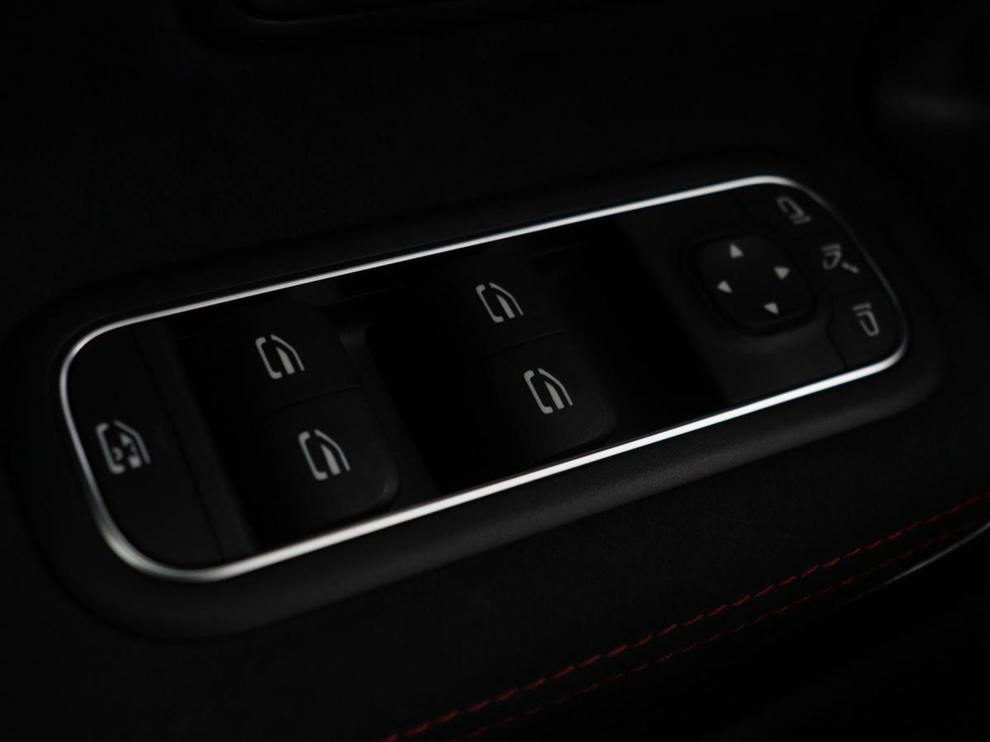 Mercedes-Benz A-Klasse 180 Business Solution AMG | Panoramadak | Stoelverwarming | Carplay | Leder/Alcantara | Camera | Widescreen | Full LED