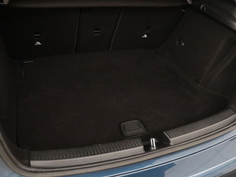 Mercedes-Benz A-Klasse 180 Business Solution AMG | Panoramadak | Stoelverwarming | Carplay | Leder/Alcantara | Camera | Widescreen | Full LED