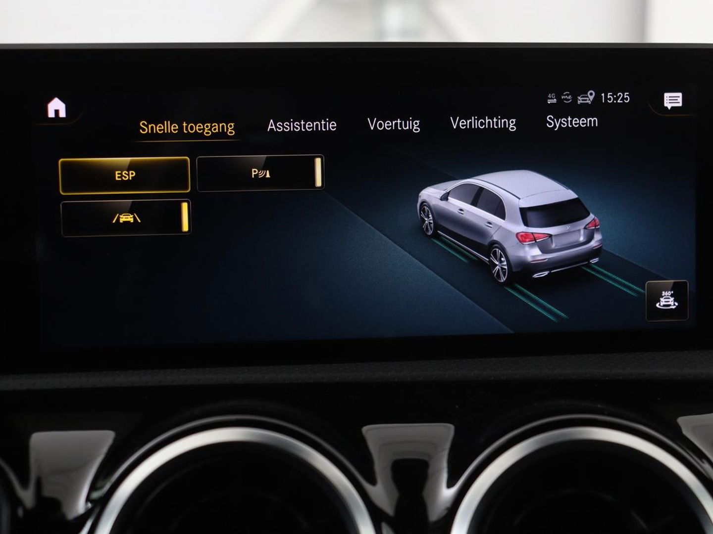Mercedes-Benz A-Klasse 180 Business Solution AMG | Panoramadak | Stoelverwarming | Carplay | Leder/Alcantara | Camera | Widescreen | Full LED