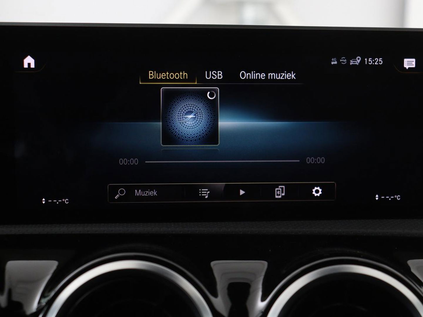 Mercedes-Benz A-Klasse 180 Business Solution AMG | Panoramadak | Stoelverwarming | Carplay | Leder/Alcantara | Camera | Widescreen | Full LED