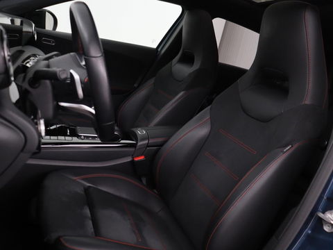 Mercedes-Benz A-Klasse 180 Business Solution AMG | Panoramadak | Stoelverwarming | Carplay | Leder/Alcantara | Camera | Widescreen | Full LED