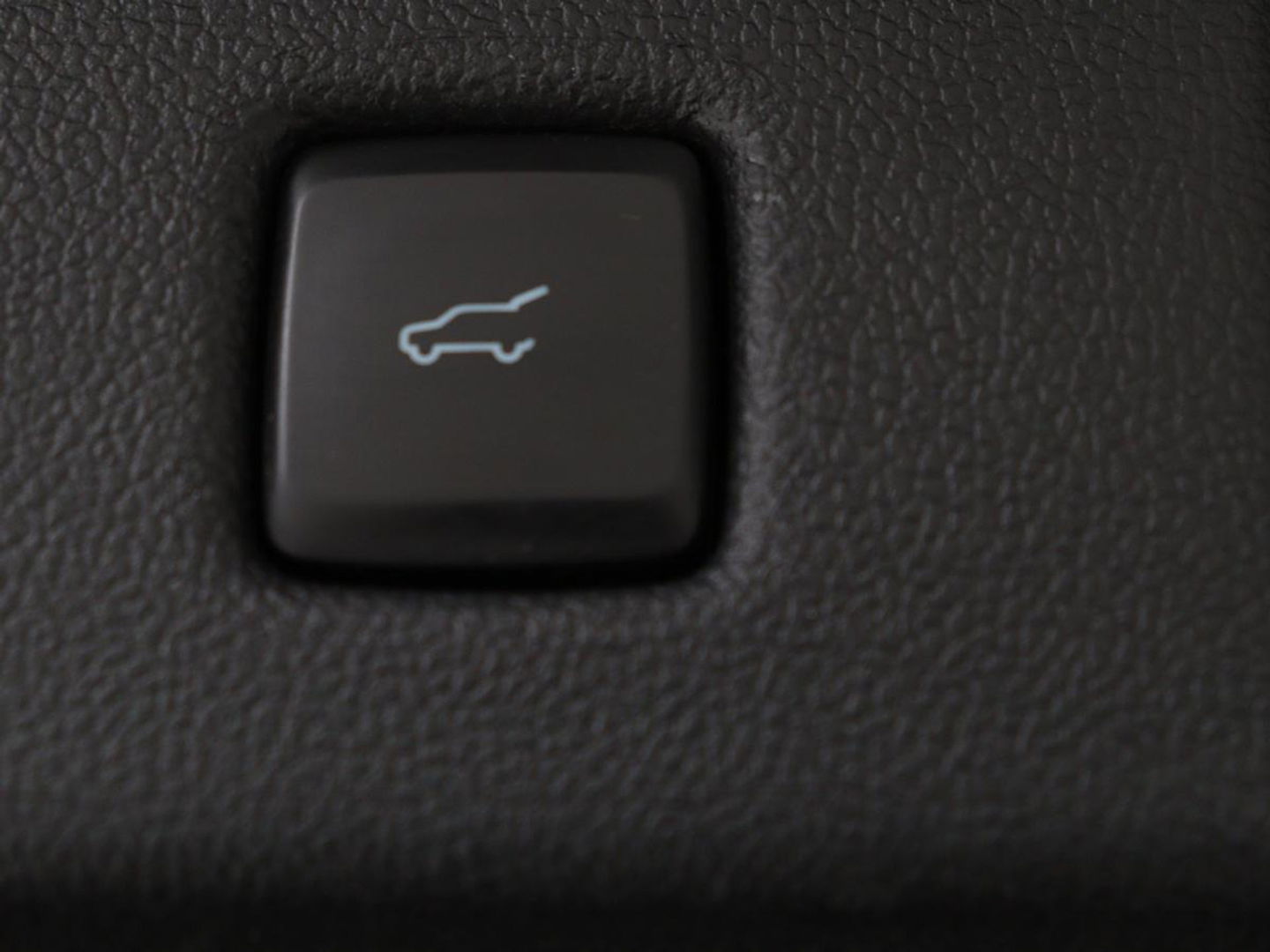 Ford Kuga 2.5 PHEV ST-Line X | Panoramadak | Trekhaak | Stoel & stuurverwarming | Head-Up | Adaptive cruise | Camera | Carplay | Achterbankverwarming | Half leder | Navigatie