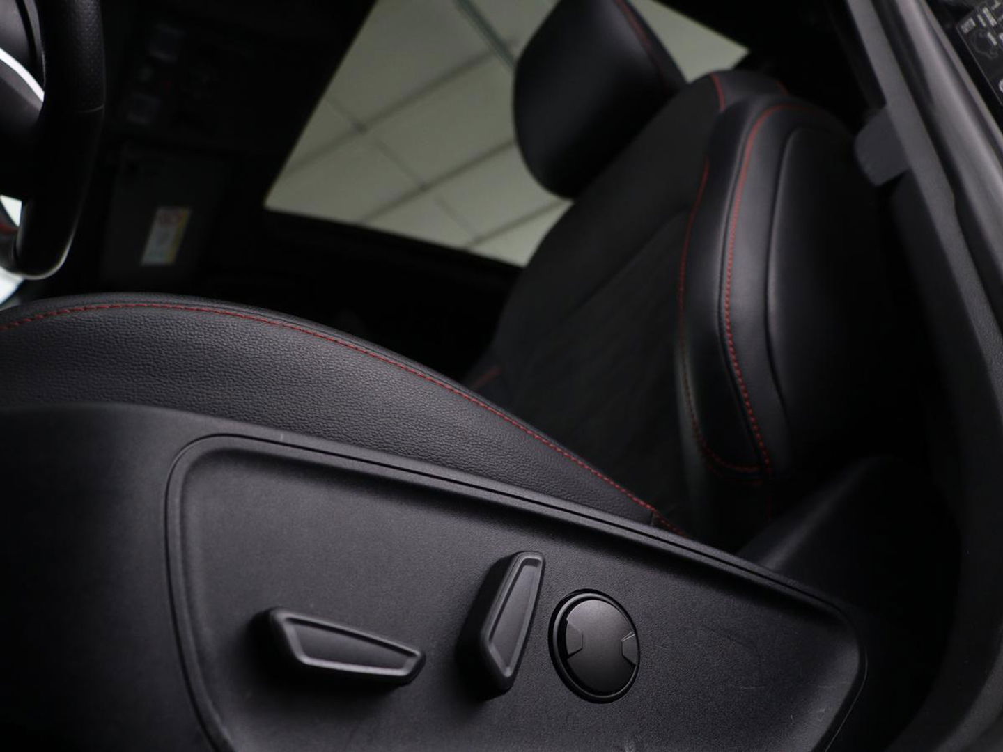 Ford Kuga 2.5 PHEV ST-Line X | Panoramadak | Trekhaak | Stoel & stuurverwarming | Head-Up | Adaptive cruise | Camera | Carplay | Achterbankverwarming | Half leder | Navigatie