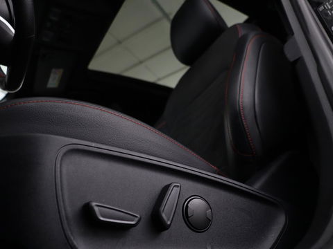 Ford Kuga 2.5 PHEV ST-Line X | Panoramadak | Trekhaak | Stoel & stuurverwarming | Head-Up | Adaptive cruise | Camera | Carplay | Achterbankverwarming | Half leder | Navigatie