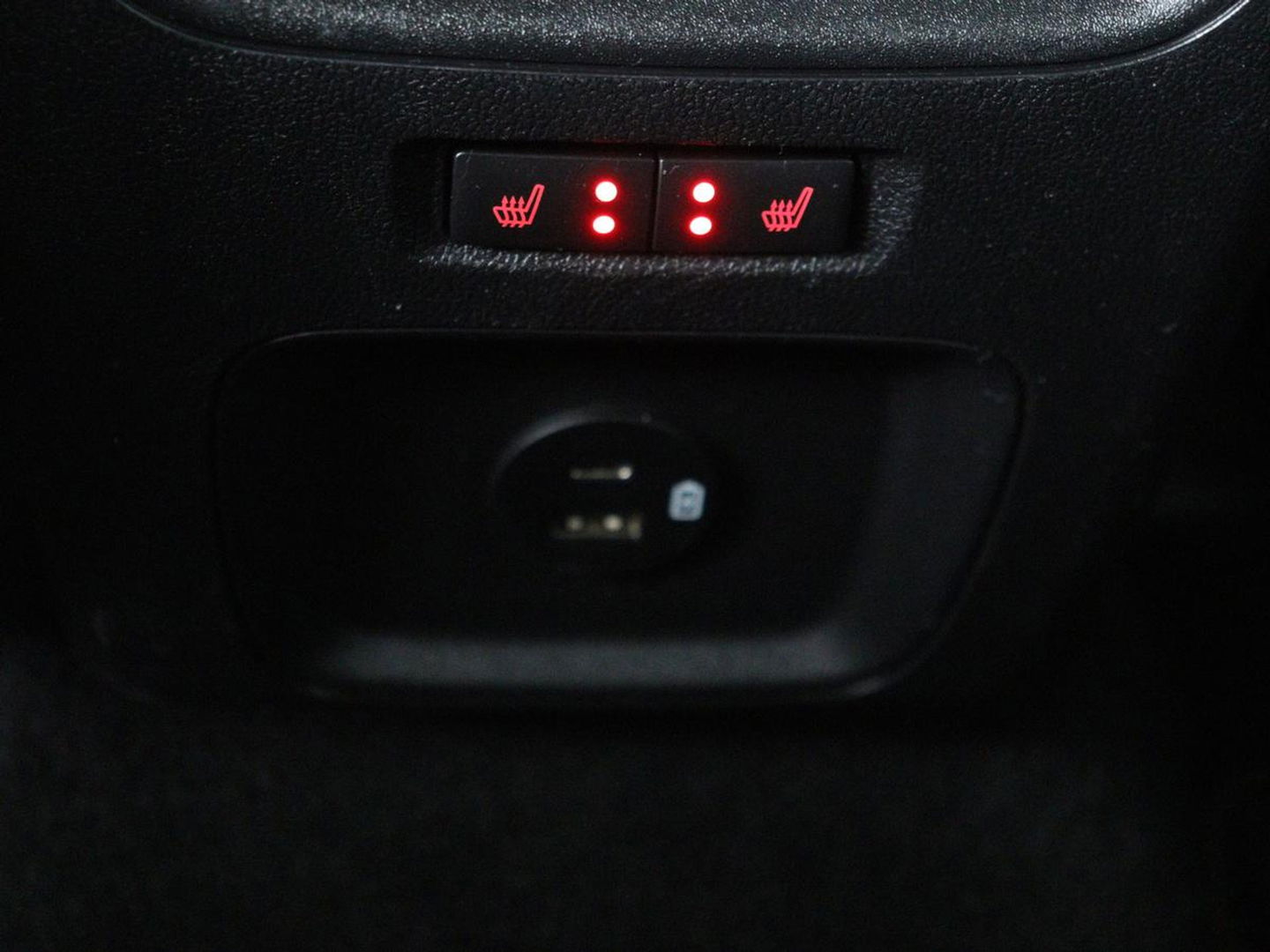 Ford Kuga 2.5 PHEV ST-Line X | Panoramadak | Trekhaak | Stoel & stuurverwarming | Head-Up | Adaptive cruise | Camera | Carplay | Achterbankverwarming | Half leder | Navigatie