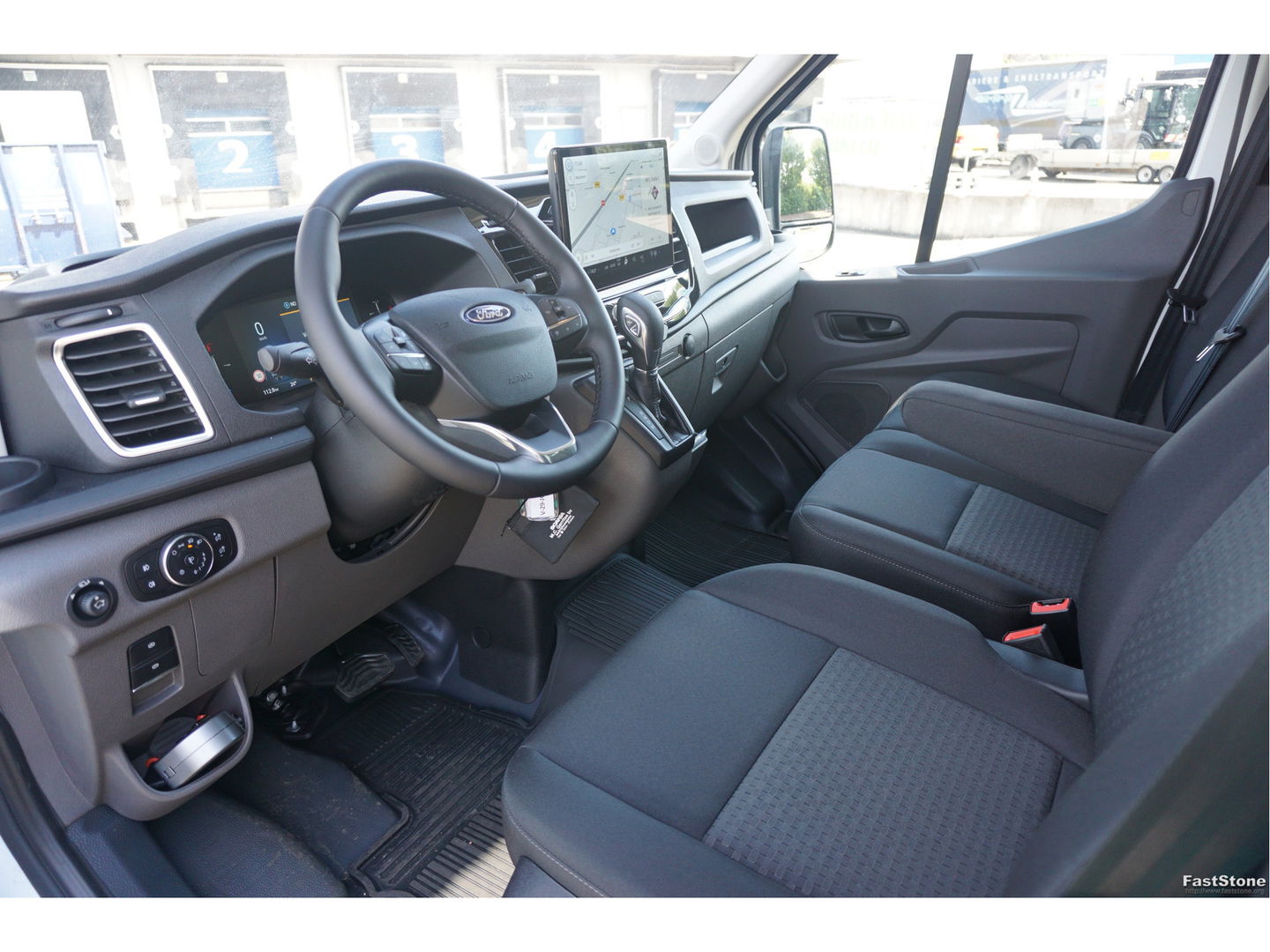 Ford Transit 350L 165PK Bakwagen AUT-10 BPM VRIJ Navi, ACC, Luchtvering, Dhollandia 1000KG, 3.5T Trekgewicht!! NR. A01*