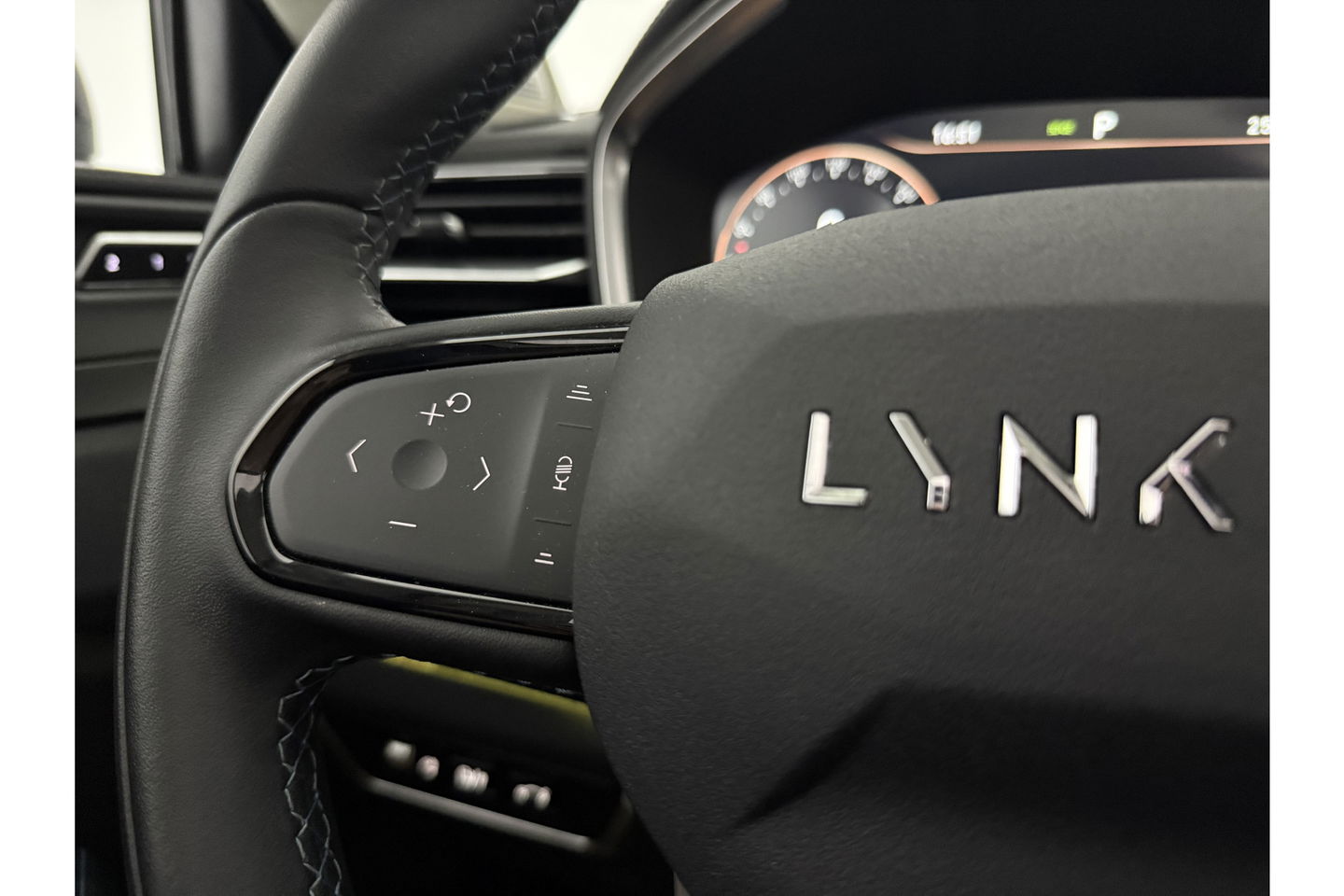 Lynk Co 01 1.5 262PK Hybride Pano LED ACC Sfeer 360Camera Memory Carplay Clima Navi Virtual PDC 20"LMV