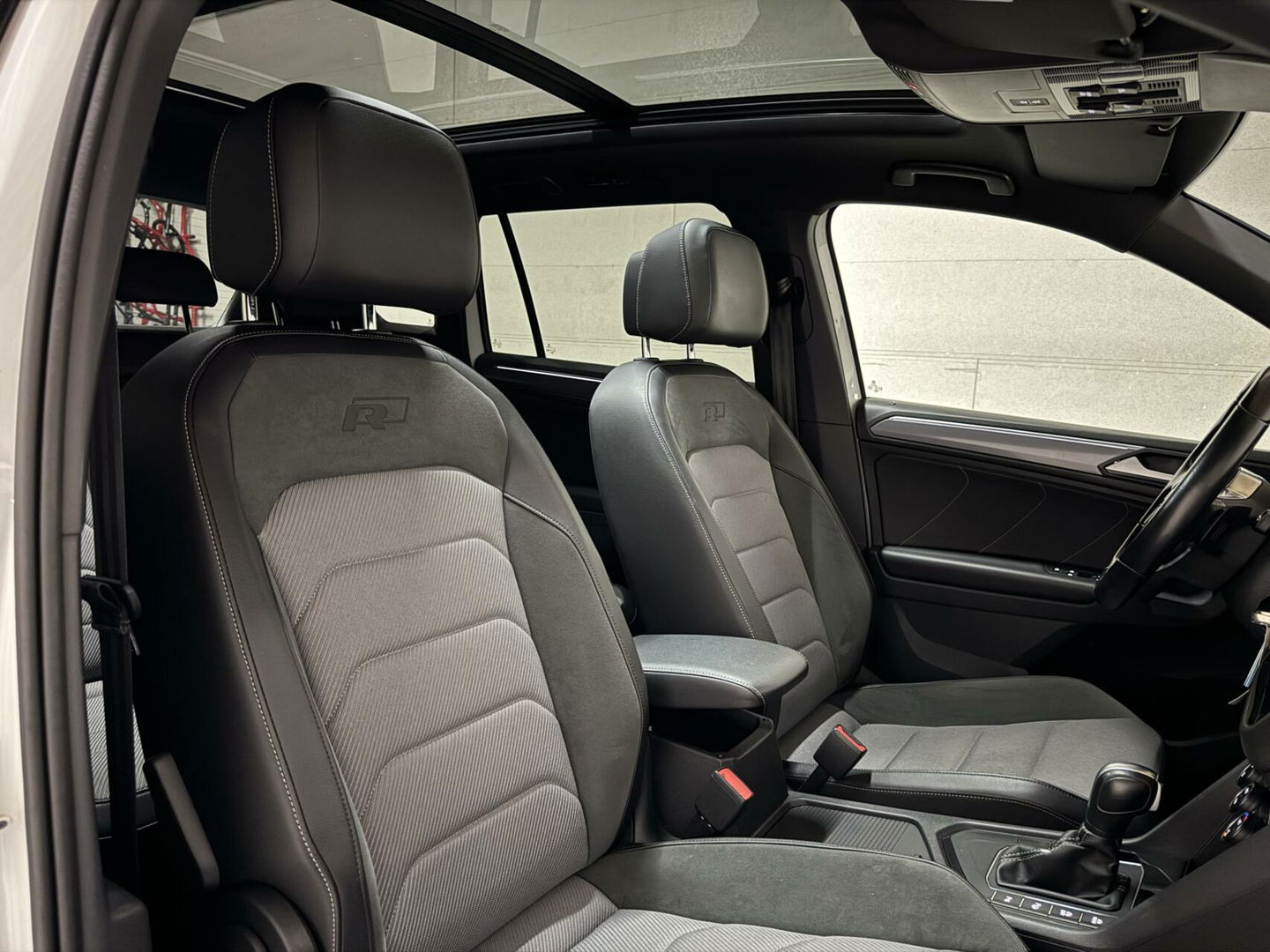 Volkswagen Tiguan 1.5 TSI R-Line Black Edition Pano Virtual Trekh. NAP