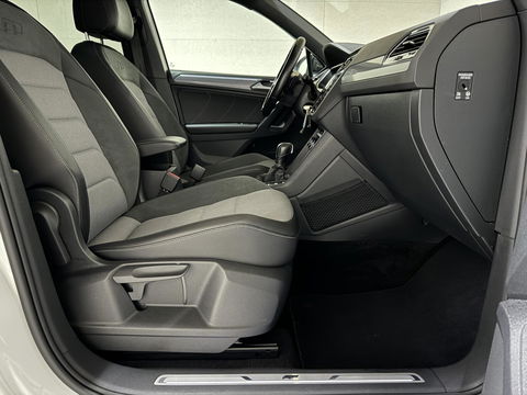 Volkswagen Tiguan 1.5 TSI R-Line Black Edition Pano Virtual Trekh. NAP