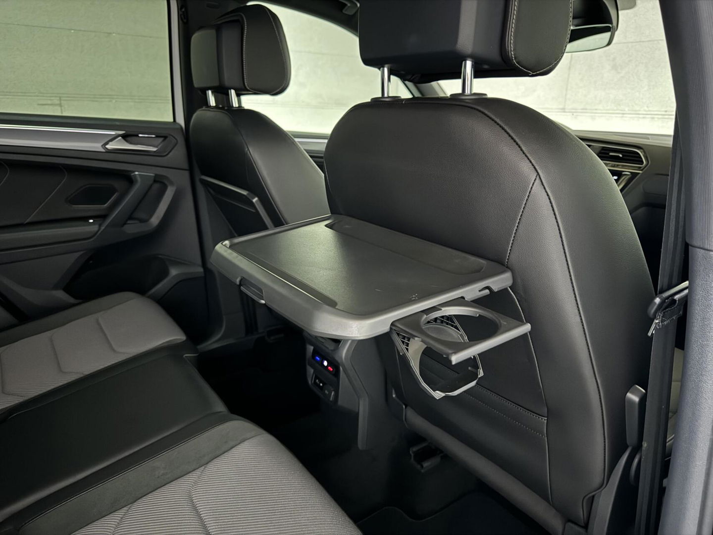 Volkswagen Tiguan 1.5 TSI R-Line Black Edition Pano Virtual Trekh. NAP