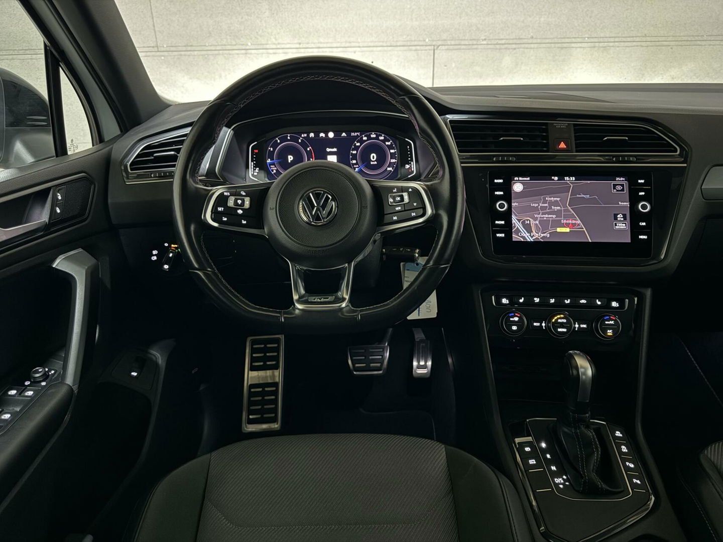 Volkswagen Tiguan 1.5 TSI R-Line Black Edition Pano Virtual Trekh. NAP