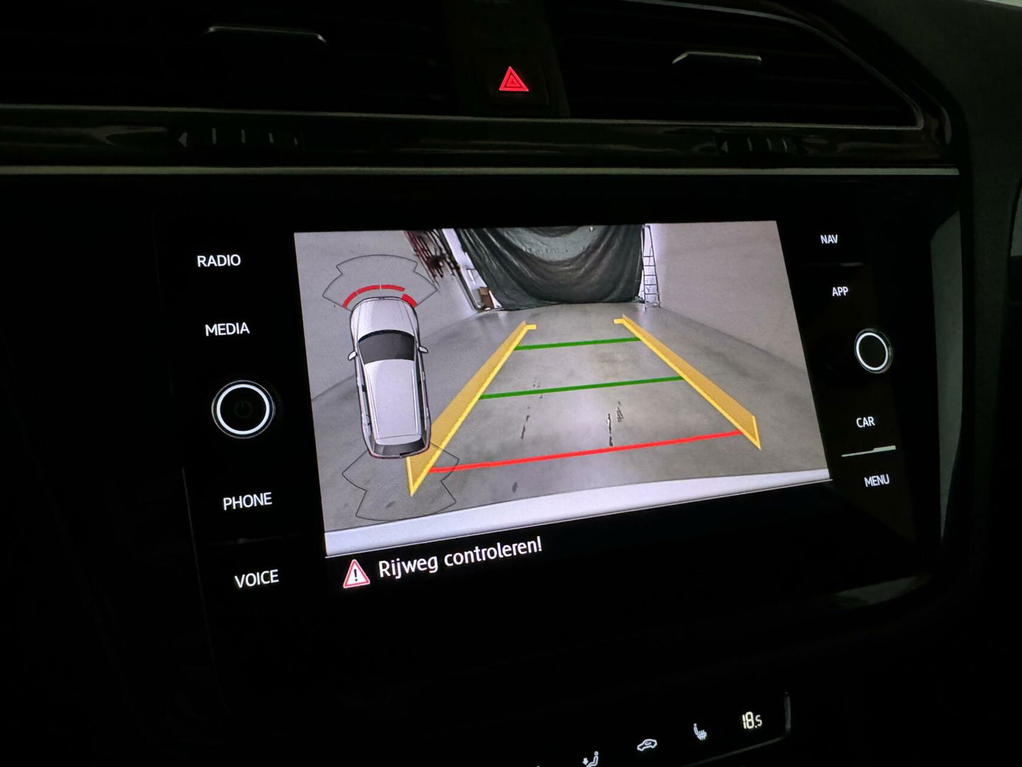 Volkswagen Tiguan 1.5 TSI R-Line Black Edition Pano Virtual Trekh. NAP