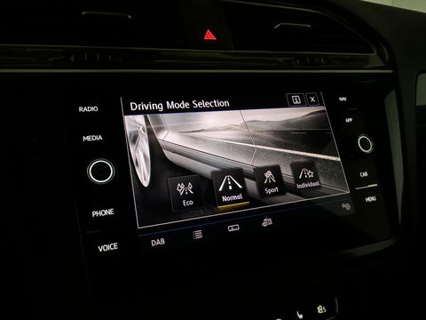 Volkswagen Tiguan 1.5 TSI R-Line Black Edition Pano Virtual Trekh. NAP