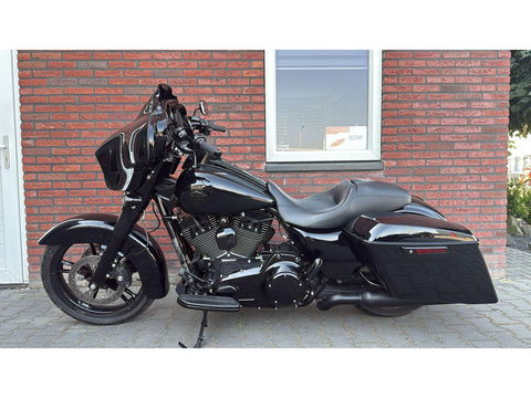 Harley Davidson 103 FLHXS Street Glide Blackout CVO Streetglide