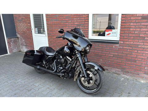 Harley Davidson 103 FLHXS Street Glide Blackout CVO Streetglide