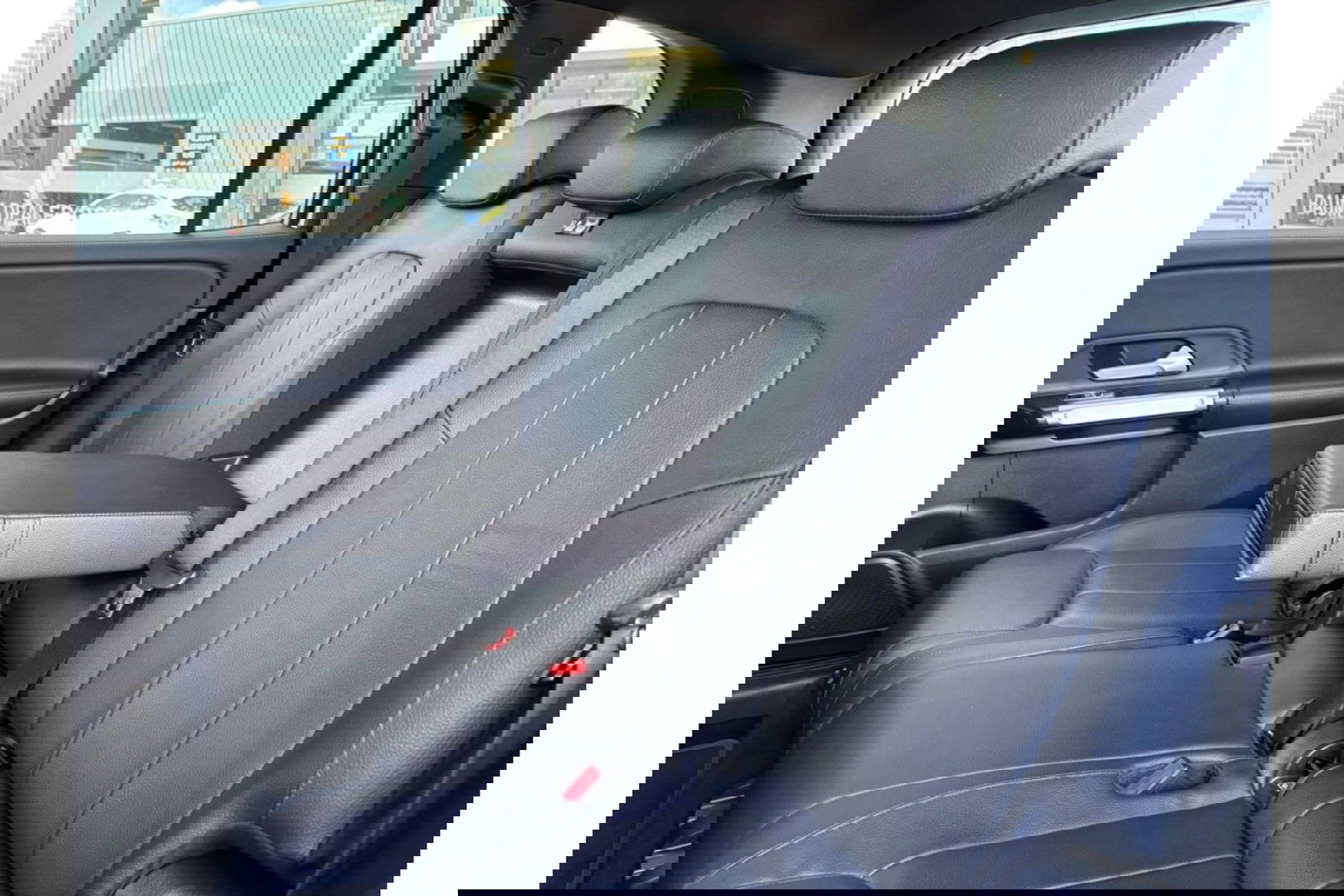 Mercedes-Benz GLB-Klasse 180 BUSINESS SOLUTION AIRCO LEER NAVI PDC-CAMERA AMBIENT LIGHT.