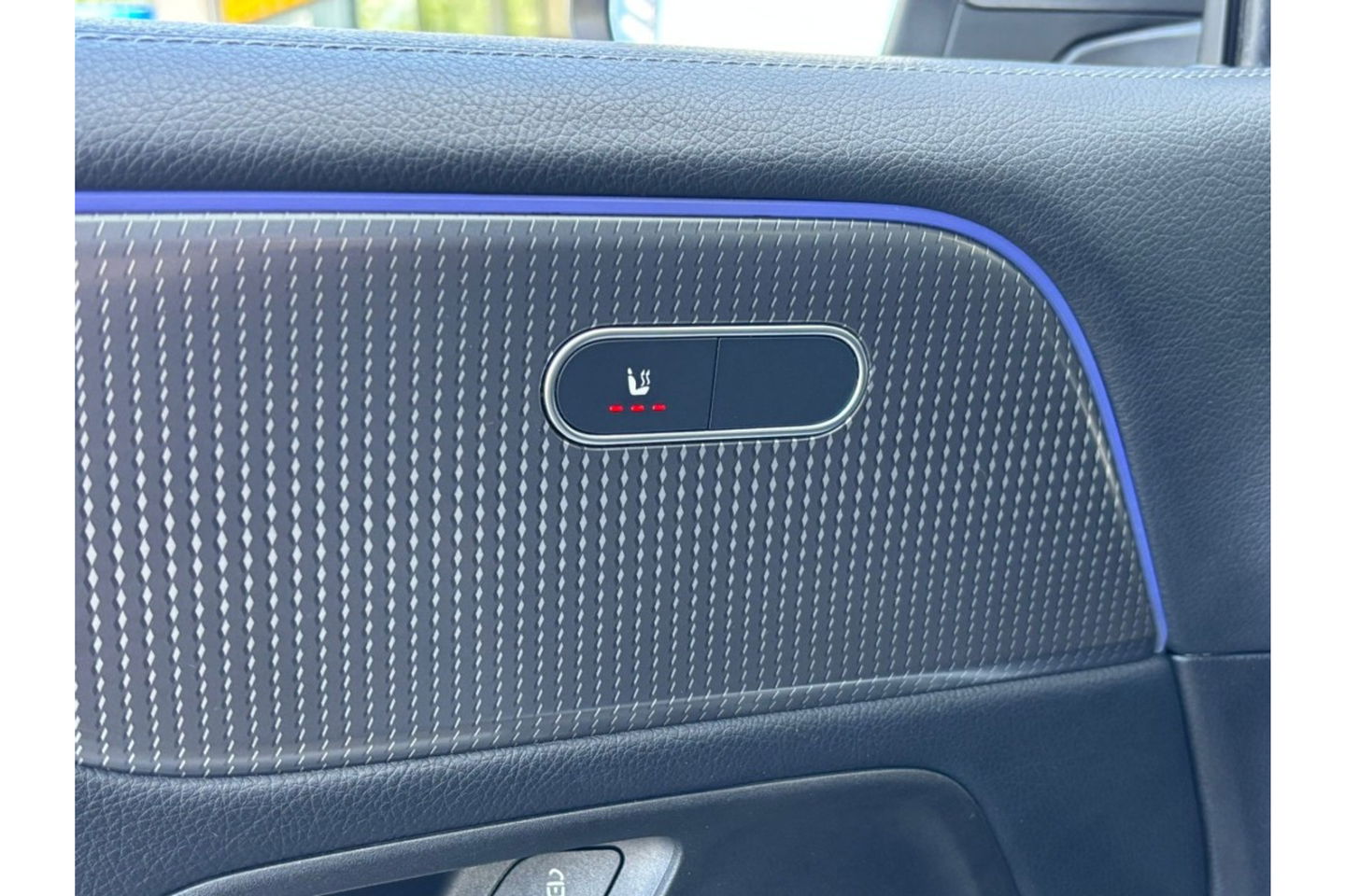 Mercedes-Benz GLB-Klasse 180 BUSINESS SOLUTION AIRCO LEER NAVI PDC-CAMERA AMBIENT LIGHT.