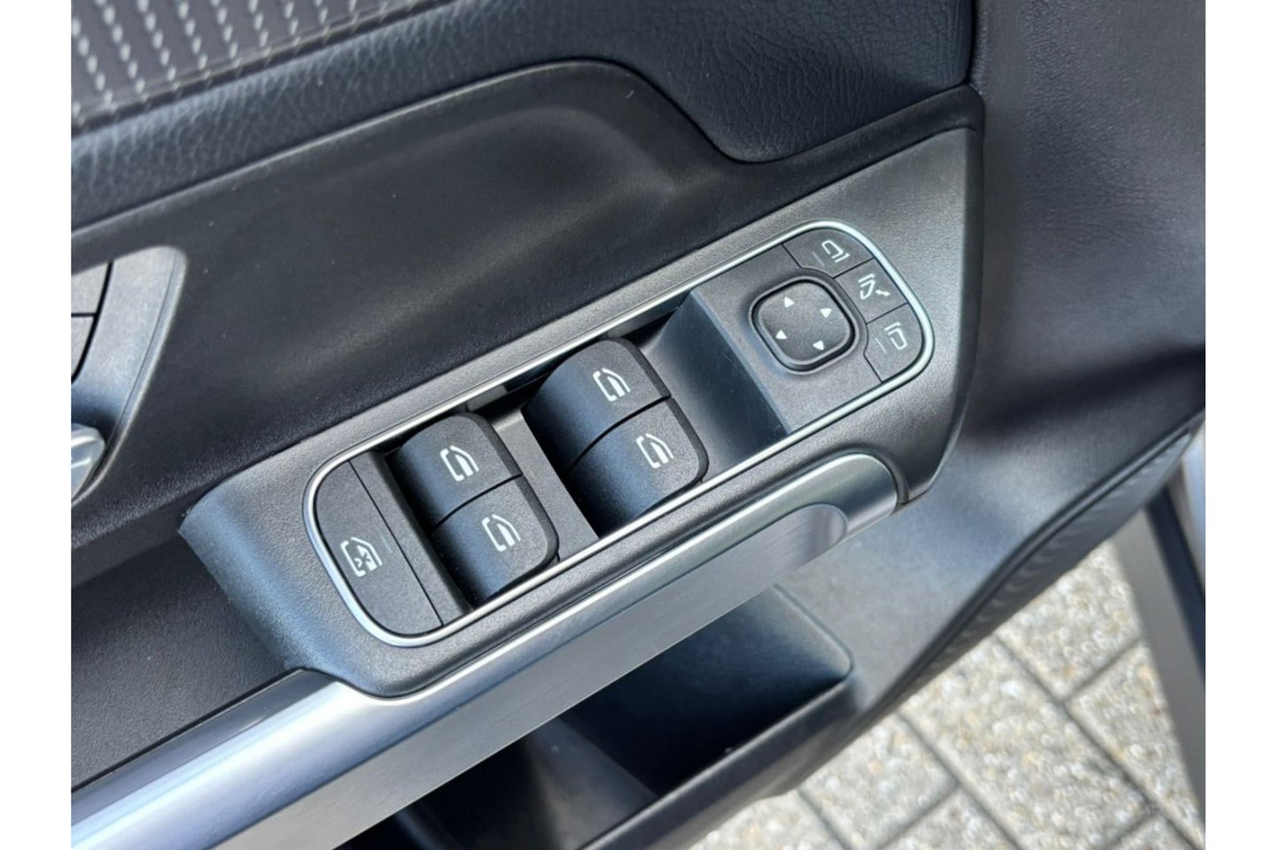 Mercedes-Benz GLB-Klasse 180 BUSINESS SOLUTION AIRCO LEER NAVI PDC-CAMERA AMBIENT LIGHT.