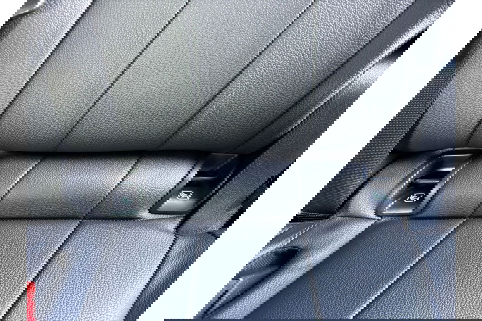 Mercedes-Benz GLB-Klasse 180 BUSINESS SOLUTION AIRCO LEER NAVI PDC-CAMERA AMBIENT LIGHT.
