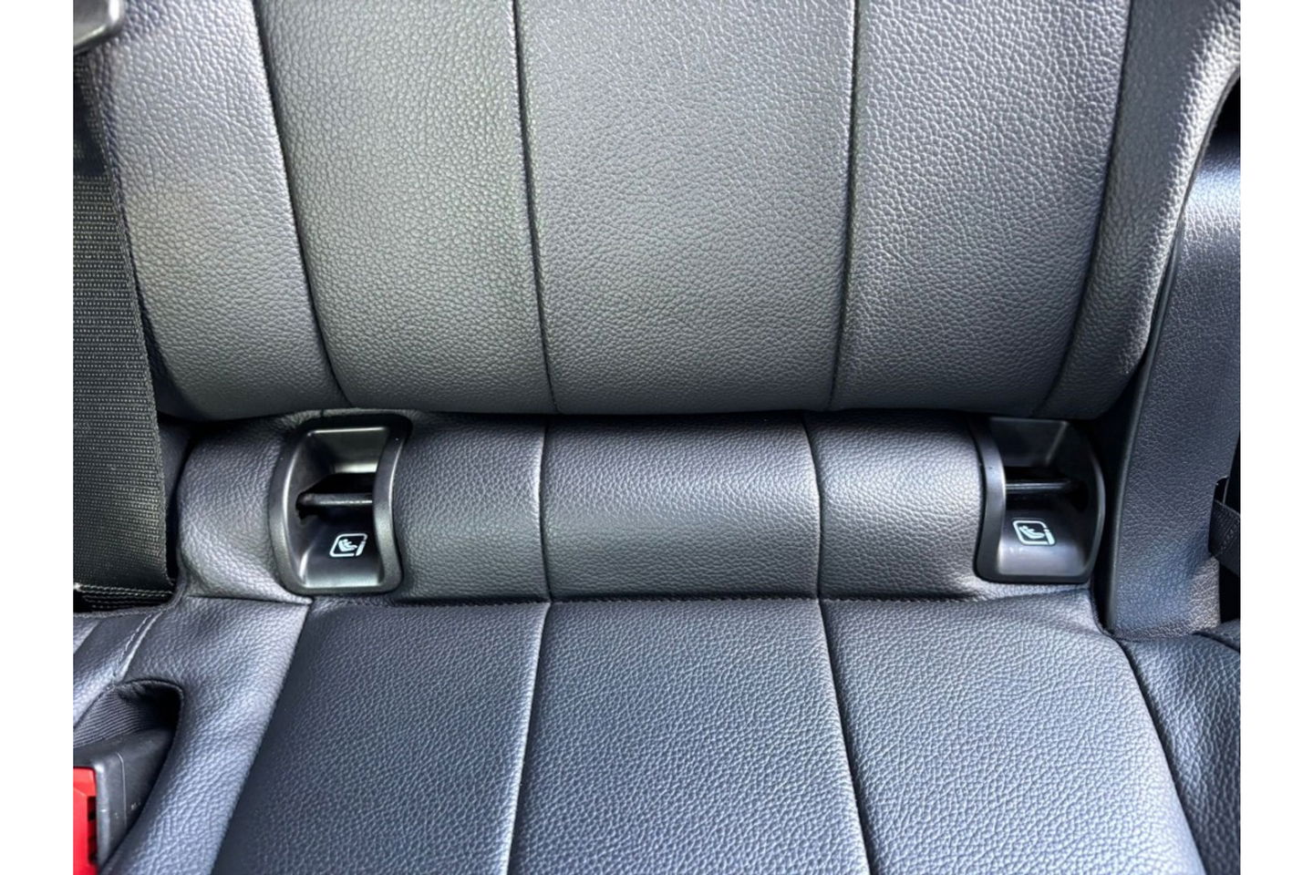 Mercedes-Benz GLB-Klasse 180 BUSINESS SOLUTION AIRCO LEER NAVI PDC-CAMERA AMBIENT LIGHT.