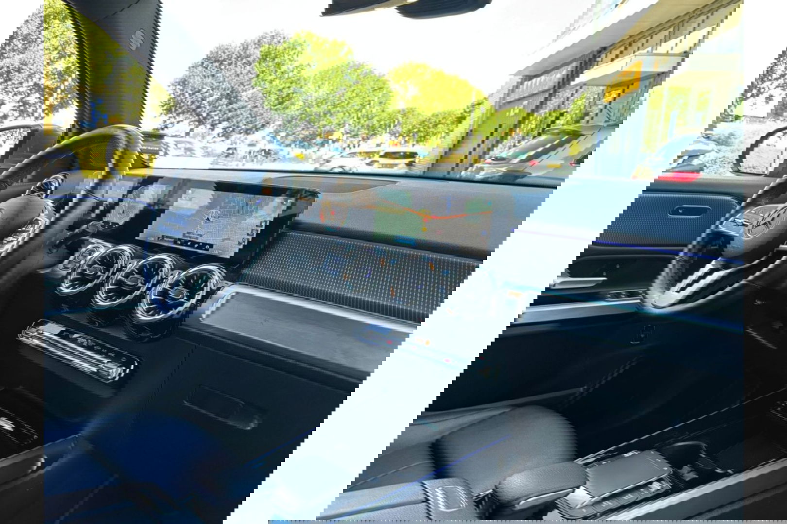 Mercedes-Benz GLB-Klasse 180 BUSINESS SOLUTION AIRCO LEER NAVI PDC-CAMERA AMBIENT LIGHT.
