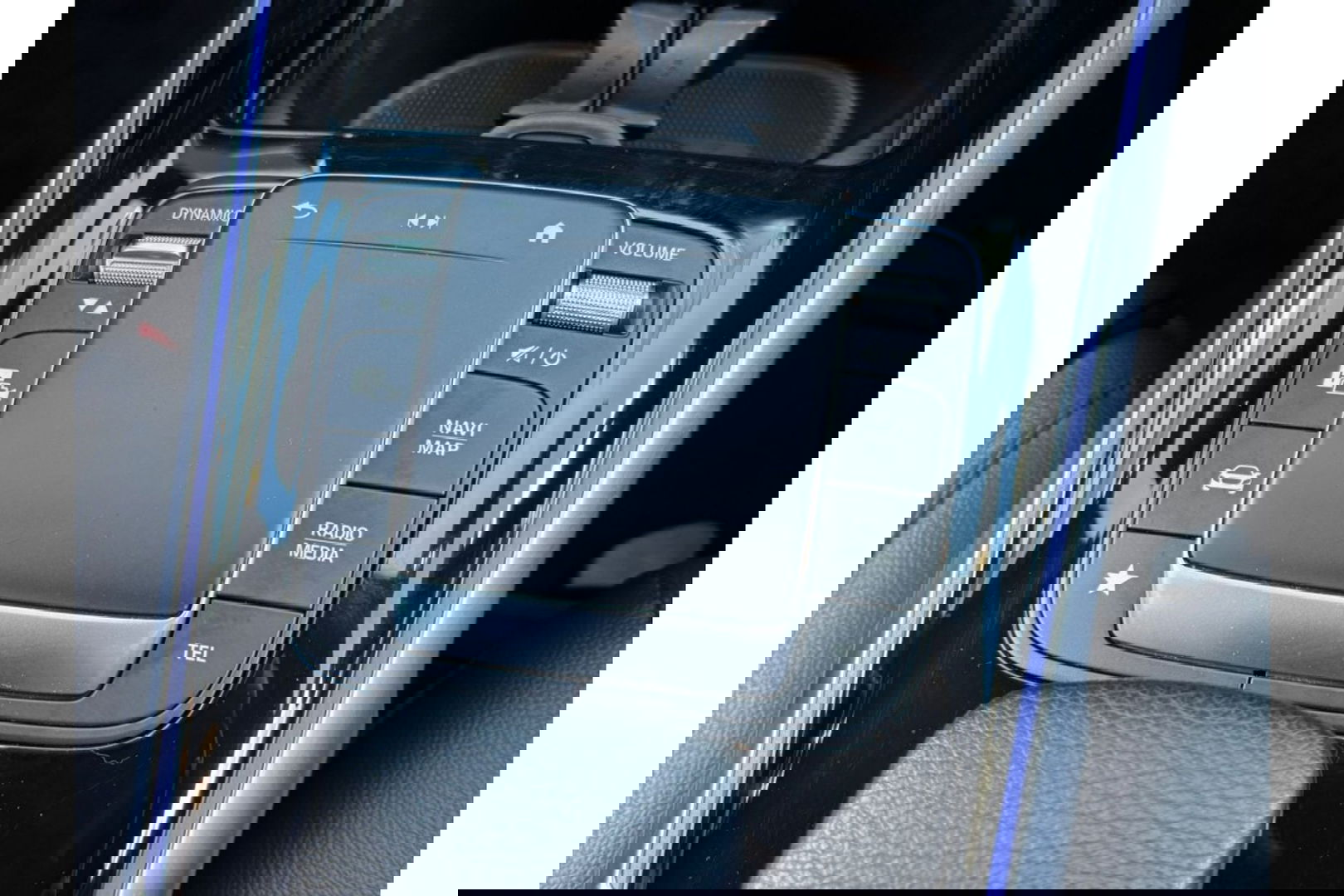 Mercedes-Benz GLB-Klasse 180 BUSINESS SOLUTION AIRCO LEER NAVI PDC-CAMERA AMBIENT LIGHT.