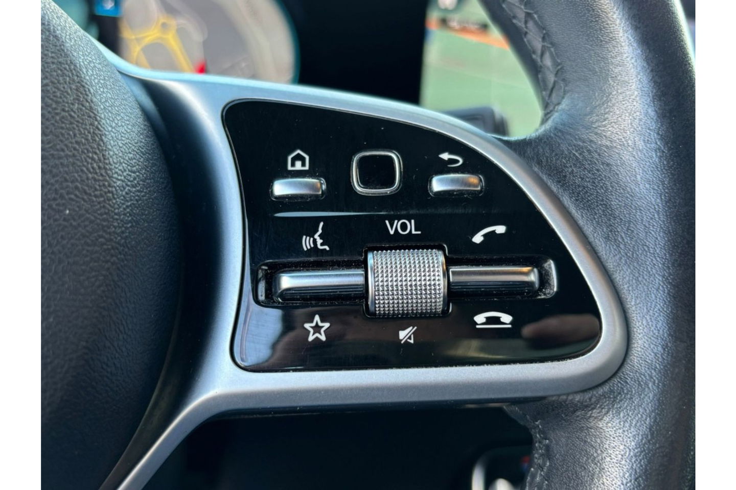 Mercedes-Benz GLB-Klasse 180 BUSINESS SOLUTION AIRCO LEER NAVI PDC-CAMERA AMBIENT LIGHT.
