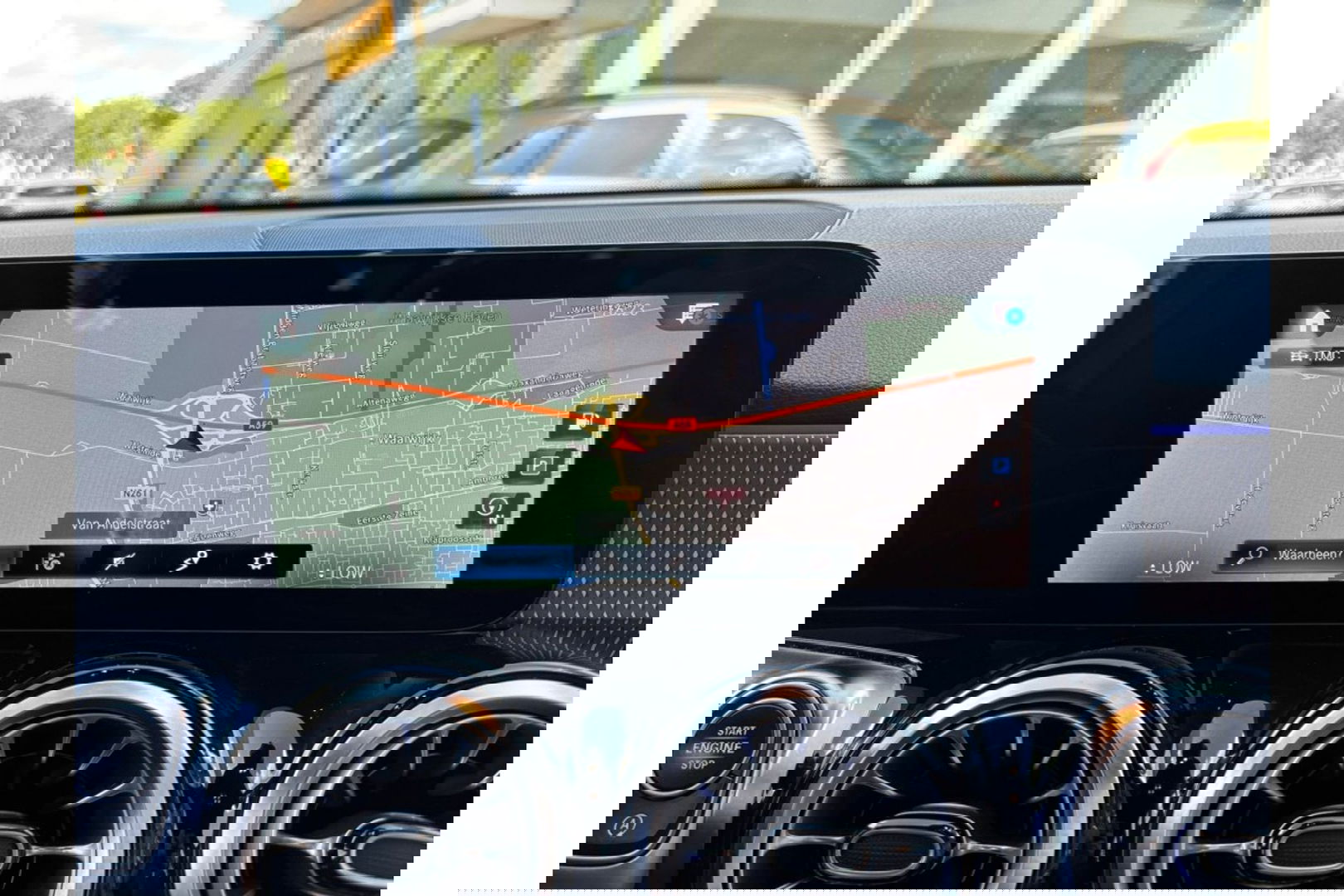 Mercedes-Benz GLB-Klasse 180 BUSINESS SOLUTION AIRCO LEER NAVI PDC-CAMERA AMBIENT LIGHT.