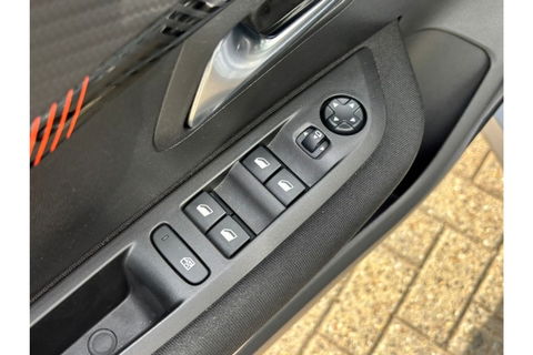 Peugeot 208 1.2 PURETECH ACTIVE AIRCO NAVI PDC CRUISE.