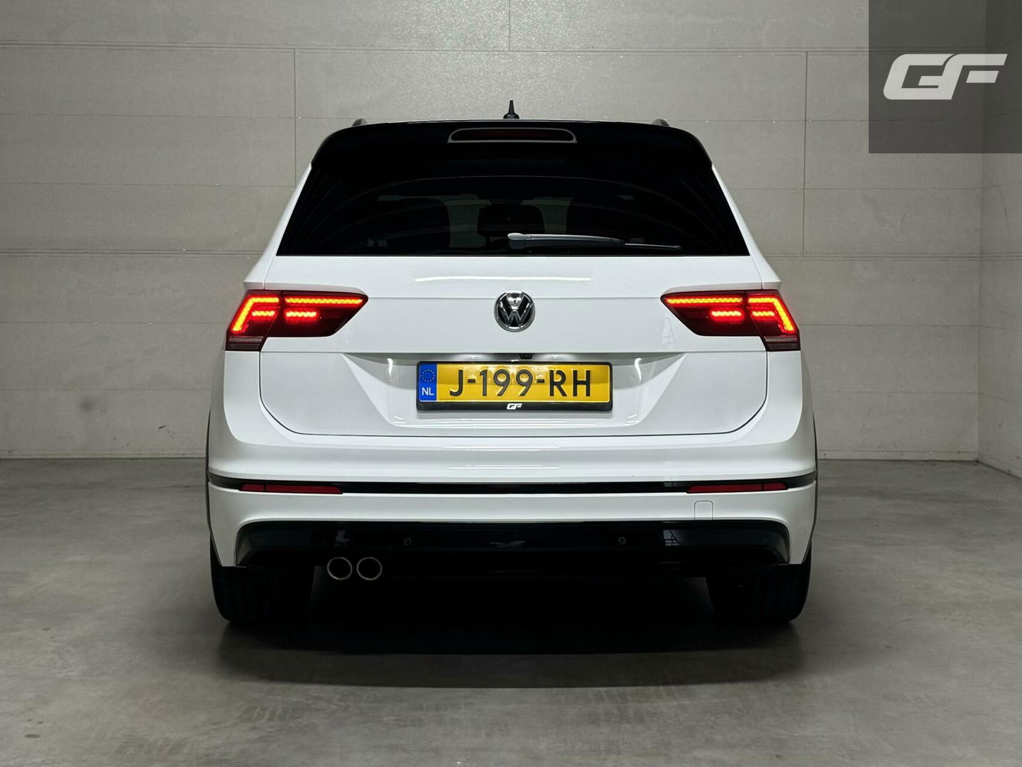 Volkswagen Tiguan 1.5 TSI R-Line Black Edition Pano Virtual Trekh. NAP