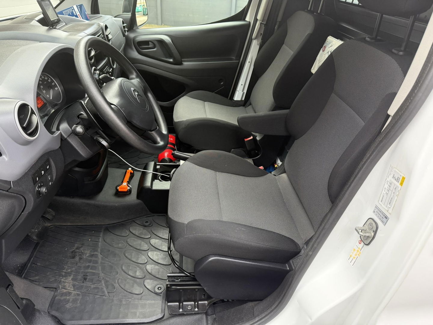 Citroën Berlingo 1.6 BlueHDI 100 pk automaat bott inrichting
