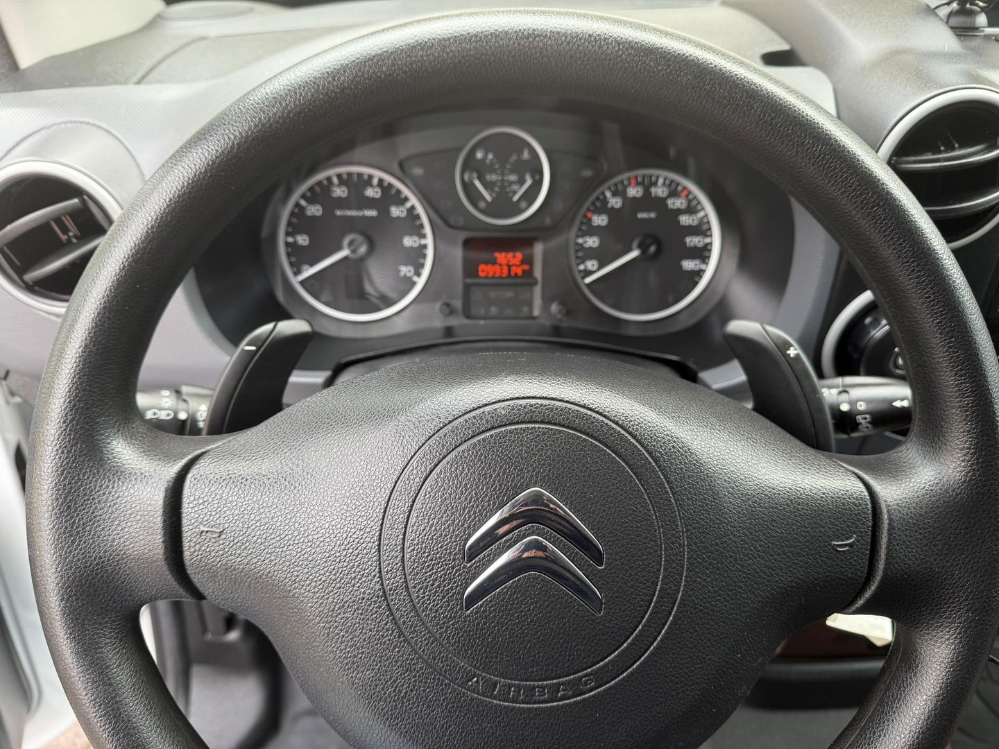 Citroën Berlingo 1.6 BlueHDI 100 pk automaat bott inrichting