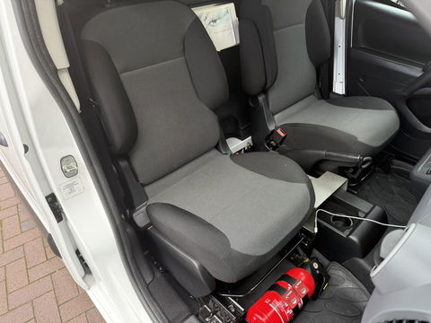 Citroën Berlingo 1.6 BlueHDI 100 pk automaat bott inrichting