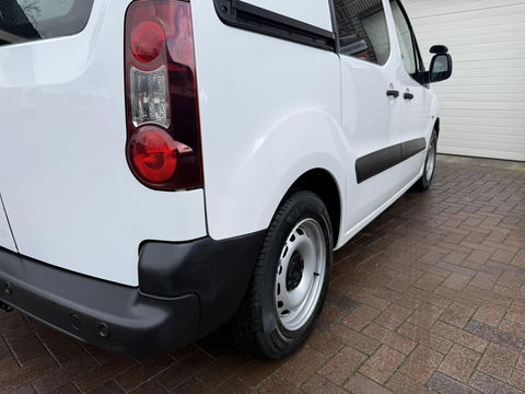 Citroën Berlingo 1.6 BlueHDI 100 pk automaat bott inrichting