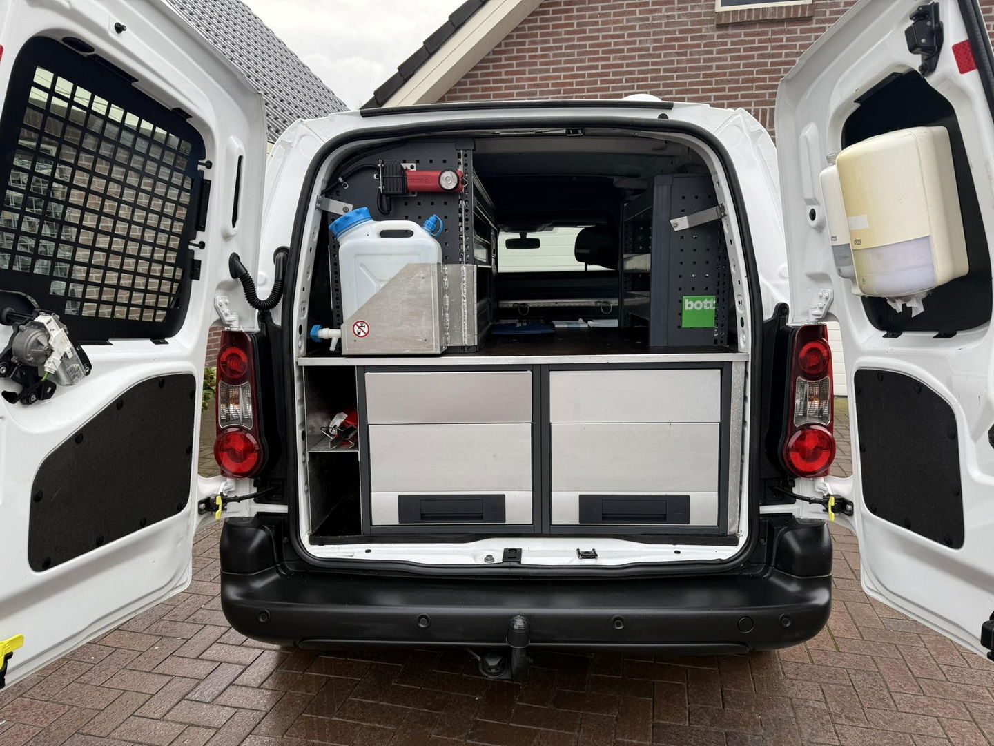 Citroën Berlingo 1.6 BlueHDI 100 pk automaat bott inrichting