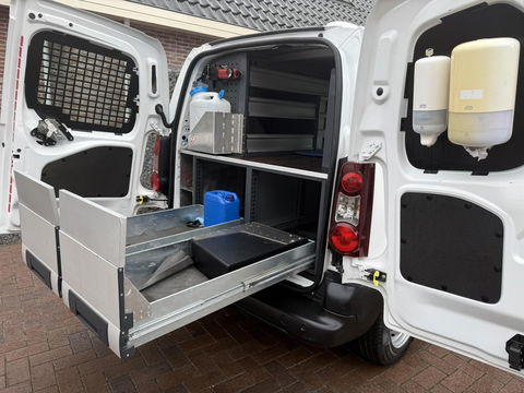 Citroën Berlingo 1.6 BlueHDI 100 pk automaat bott inrichting