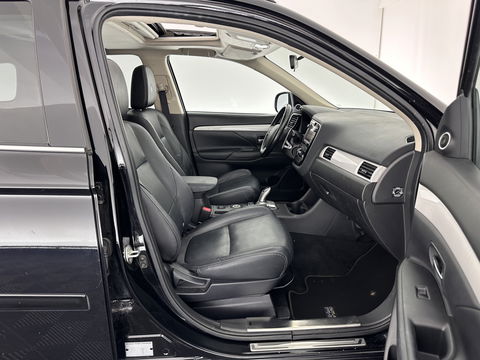 Mitsubishi Outlander 2.0 PHEV Instyle AUT. * PANO | NAVI-FULLMAP | KEYLESS | CAMERA | CLIMA | TREKHAAK | SHIFT-PADELS | LEER | 18'' LM*