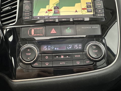 Mitsubishi Outlander 2.0 PHEV Instyle AUT. * PANO | NAVI-FULLMAP | KEYLESS | CAMERA | CLIMA | TREKHAAK | SHIFT-PADELS | LEER | 18'' LM*